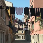 Susy Biennale Apartment - Canal View And Garden